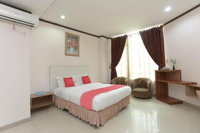 Urbanview Hotel Kharisma Banjarmasin Банджармасин Экстерьер фото