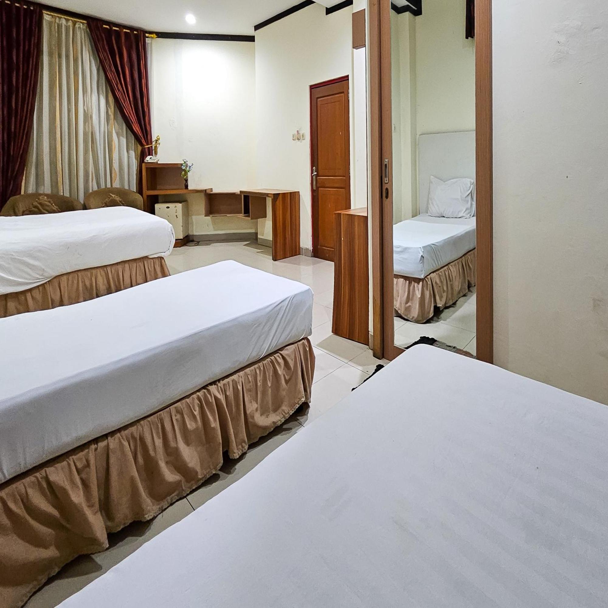 Urbanview Hotel Kharisma Banjarmasin Банджармасин Экстерьер фото